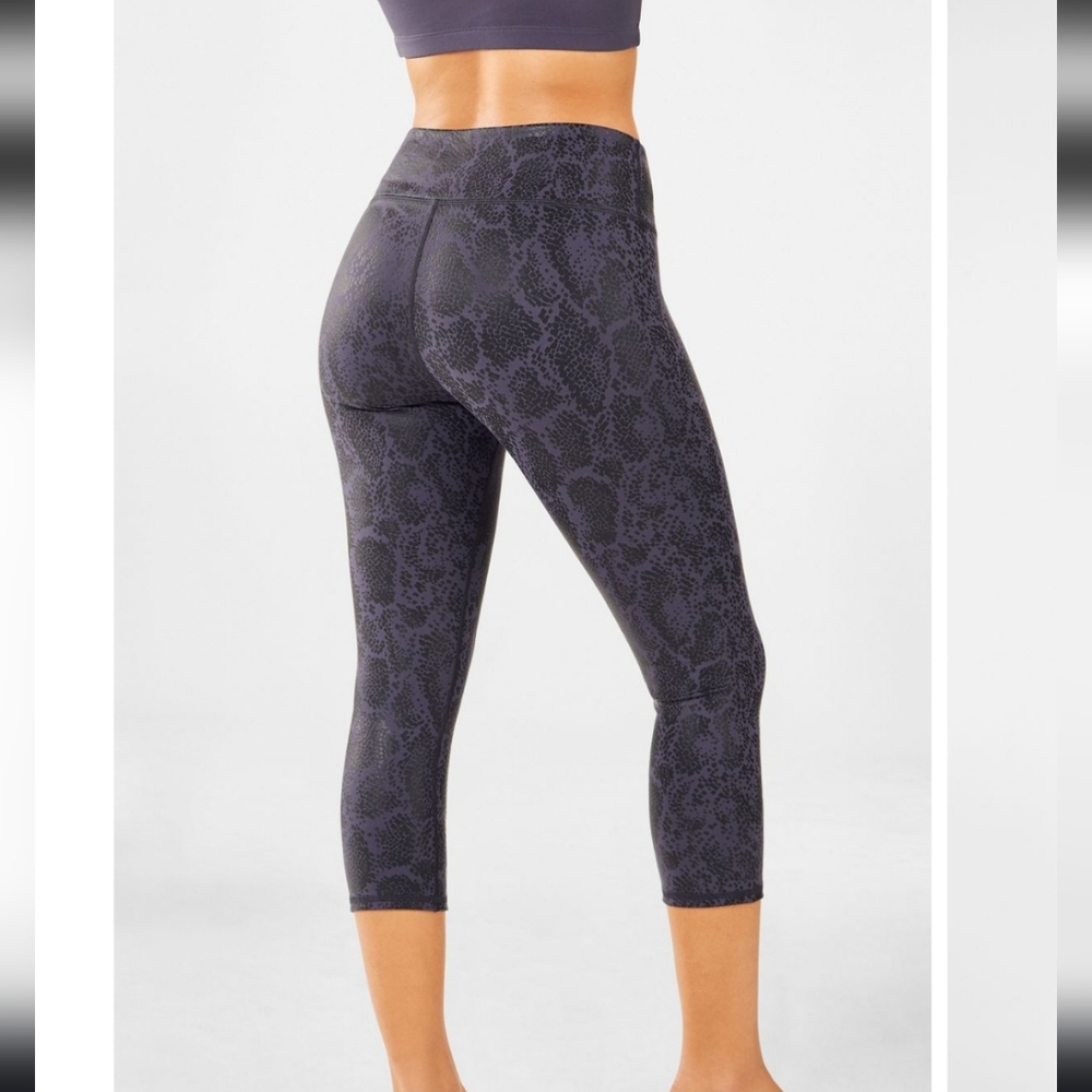 Fabletics Mid-Rise Printed PowerHold® Crop Leggings/ XS